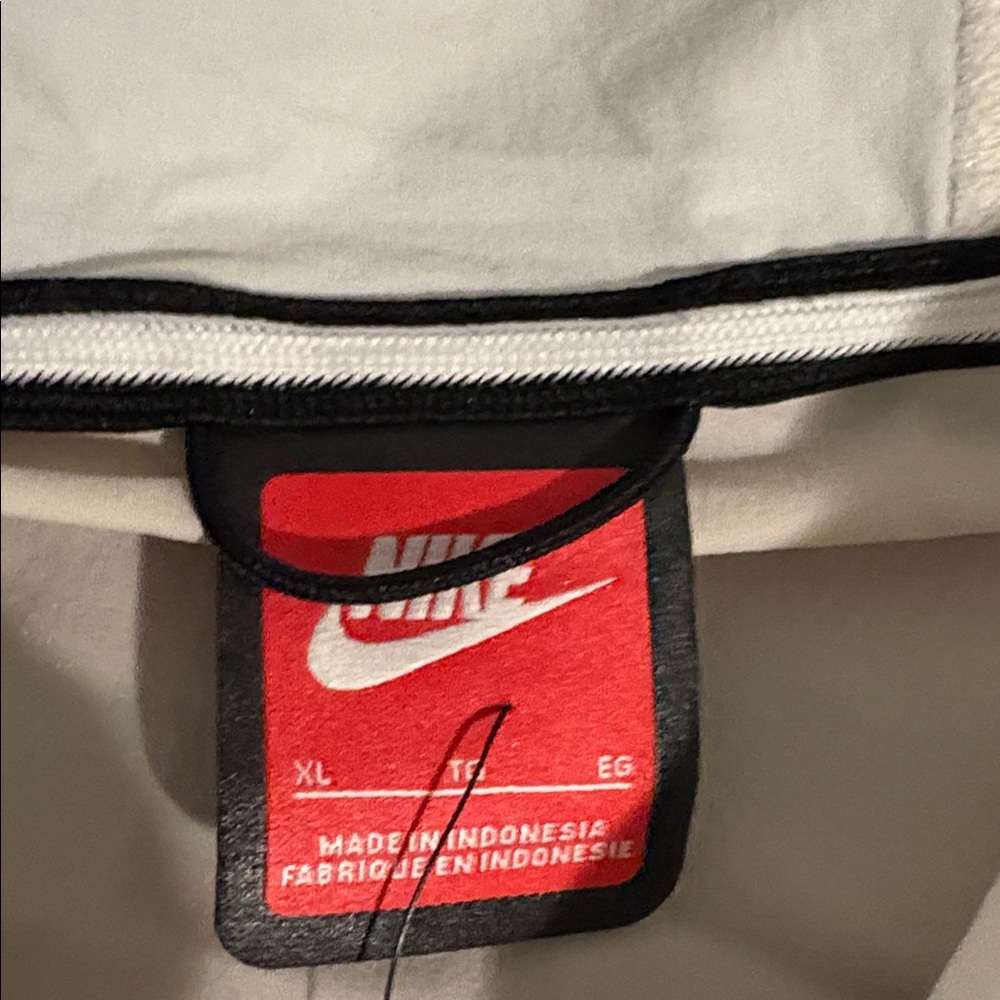 Nike tech nylon Men's White and Black Windbreaker Jacket extra large loose fit - Picture 10 of 16